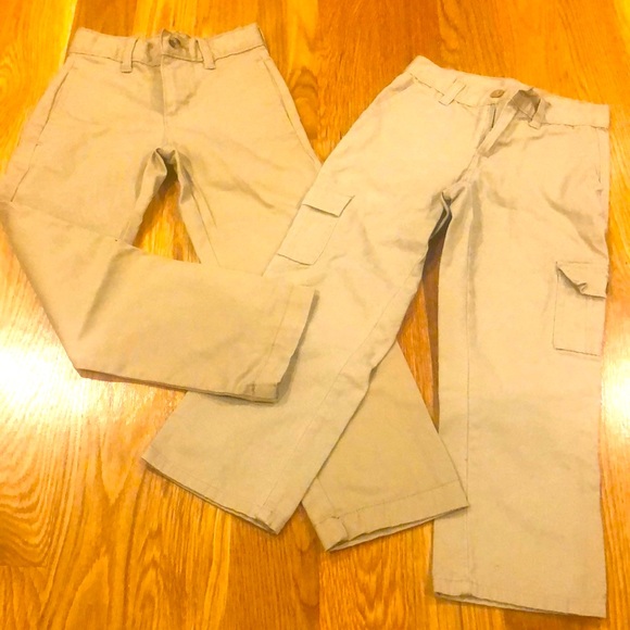 Khaki’s excellent condition Size 5/7, one with cargo pockets/regular pockets. - Picture 1 of 8